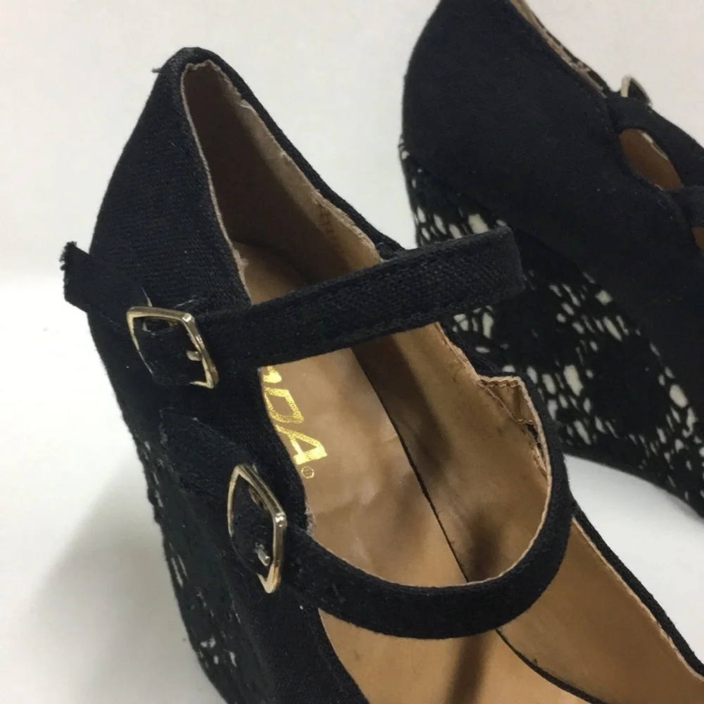 FINAL MARKDOWN LADIES’ Soda Glenda Wedges (7.5M)